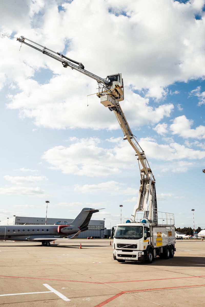 Защита воздушного судна от наземного обледенения